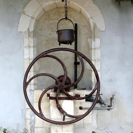 Maison De Lafenestre *