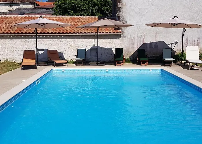 Maison De Lafenestre Casa de Férias Saint-Maigrin