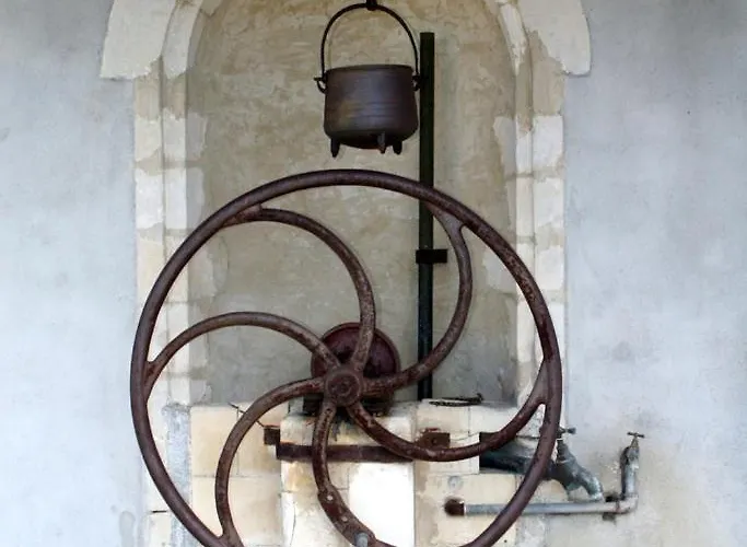 Maison De Lafenestre *