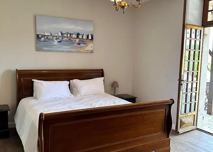 Maison De Lafenestre *